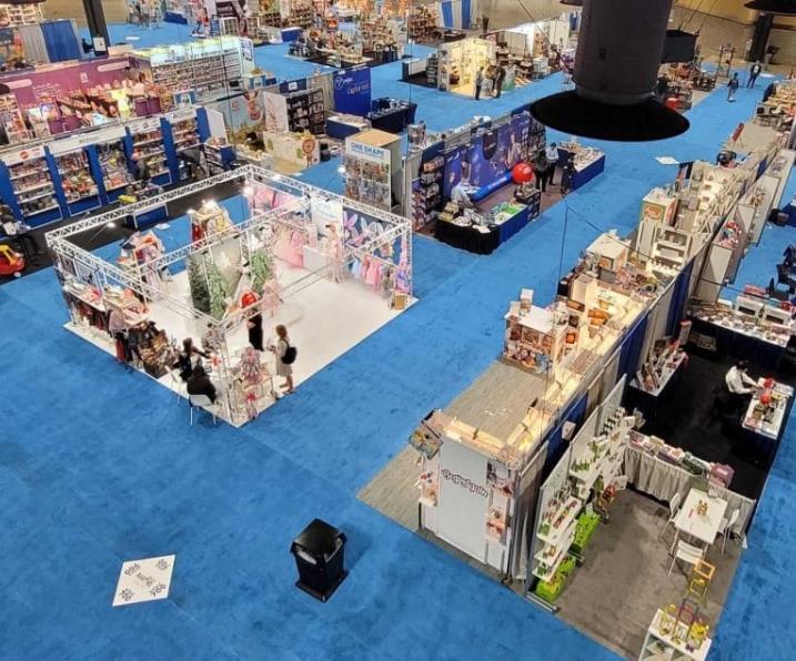 What are good tips to Save money at a trade show?